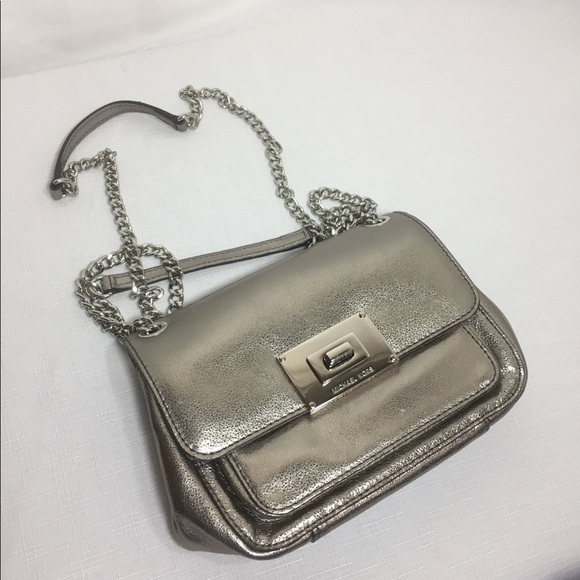 Micheal kors crossbody Metallic Silver purse zippe - Picture 1 of 8